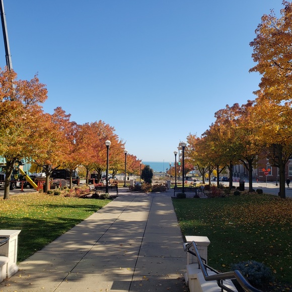 Meet your Posher, Sarah - Picture 1 of 1